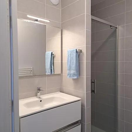 Grand De 90m2 à 200m De La